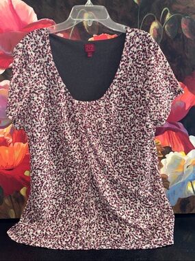 NWOT 212 Collection Top short sleeve most flattering relaxed beautiful blouse